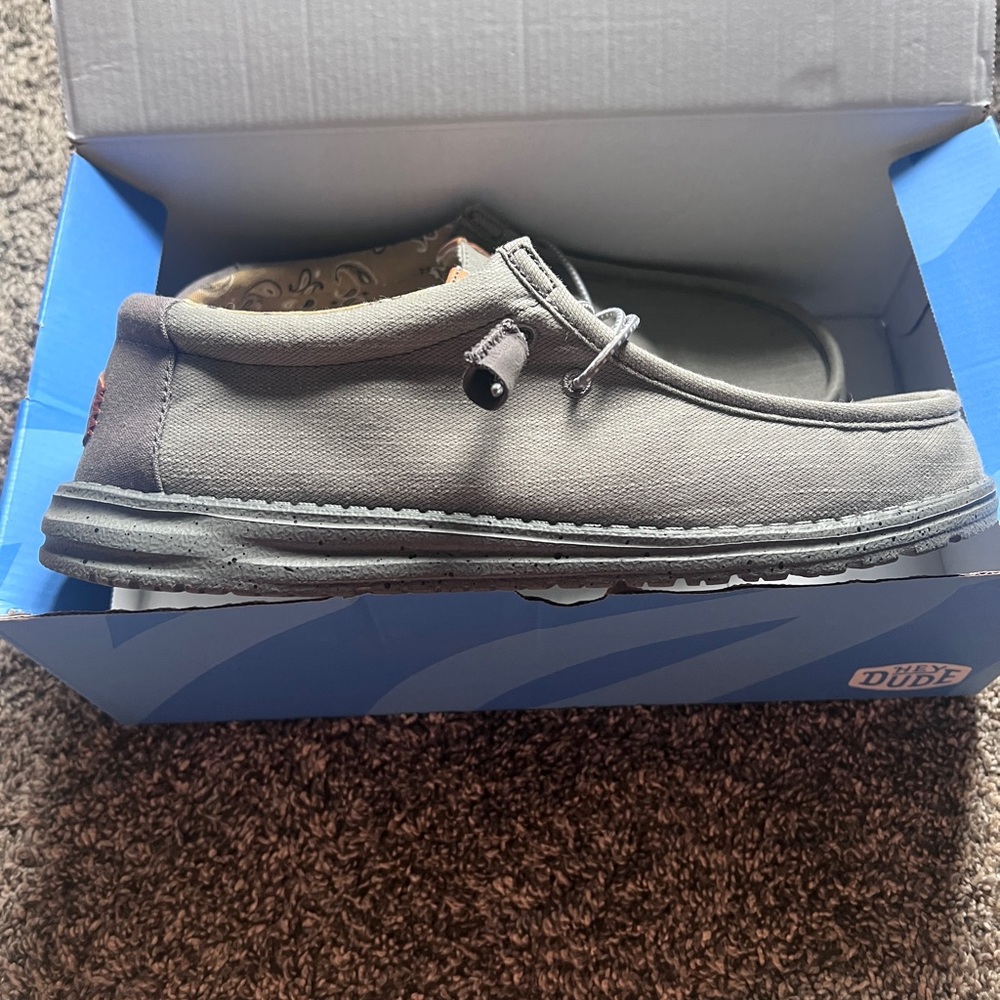 NEW Men’s Size 10 Hey Dudes